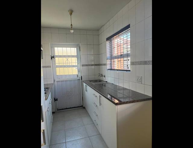 2 BEDROOM PROPERTY TO RENT IN SOUTHFIELD